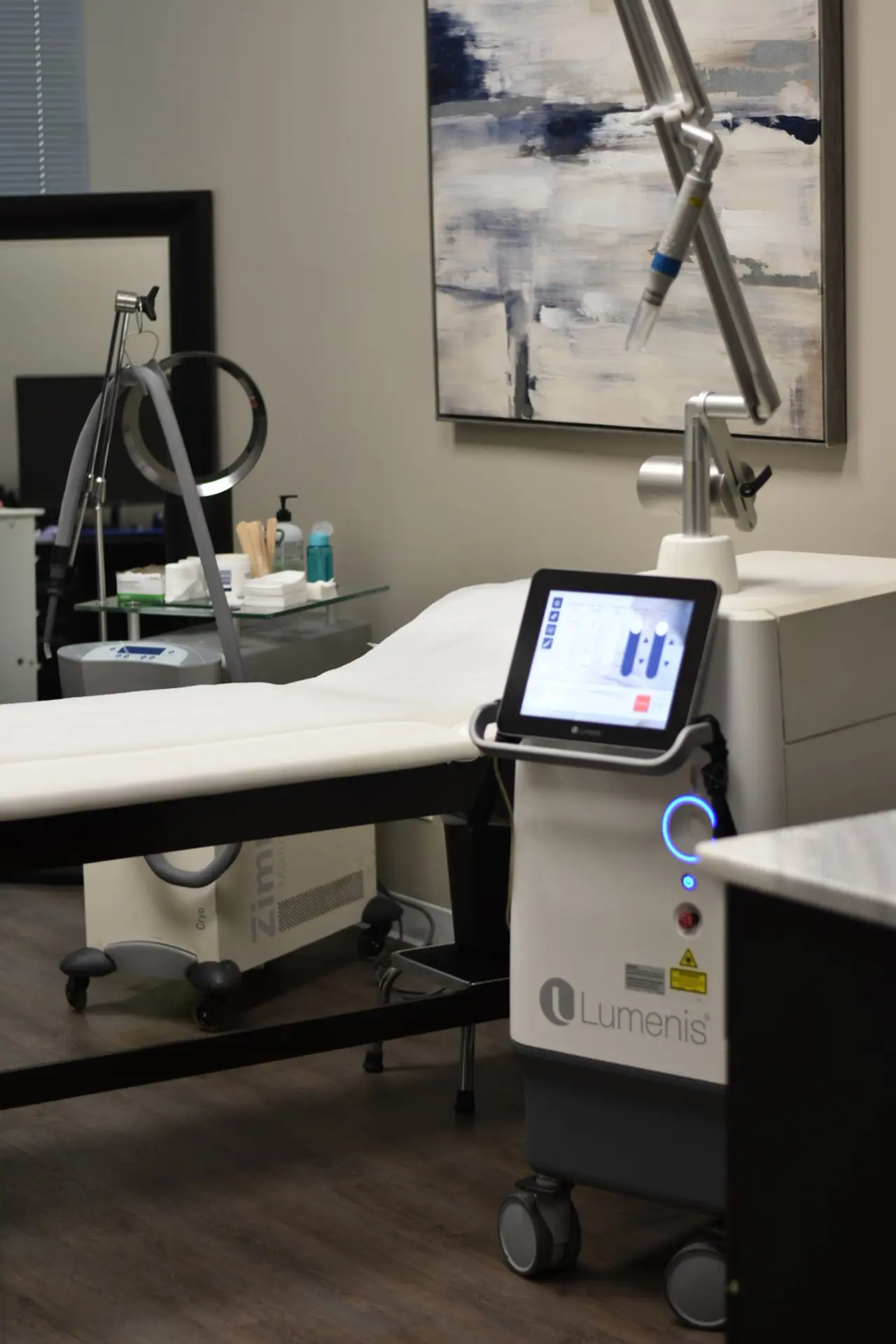 EradiTatt laser tattoo removal treatment room with the Lumenis PiQo4 laser